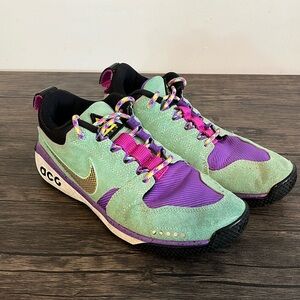 Used Nike ACG dog mountain hiking shoes